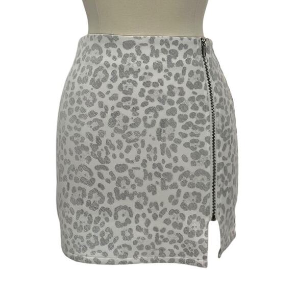 LE LIS White Leopard Print Mini Skirt SZ SMALL - Picture 1 of 11